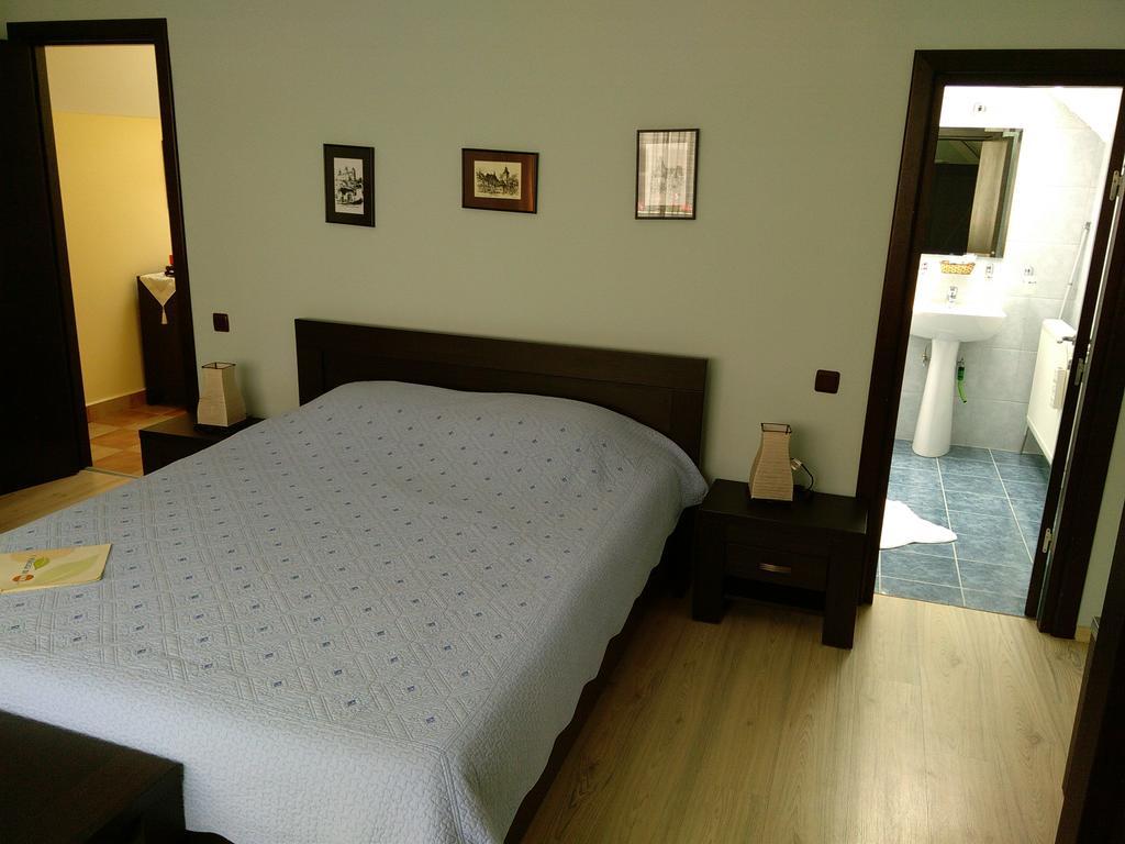 Rami House Central Double Rooms บราชอฟ ห้อง รูปภาพ